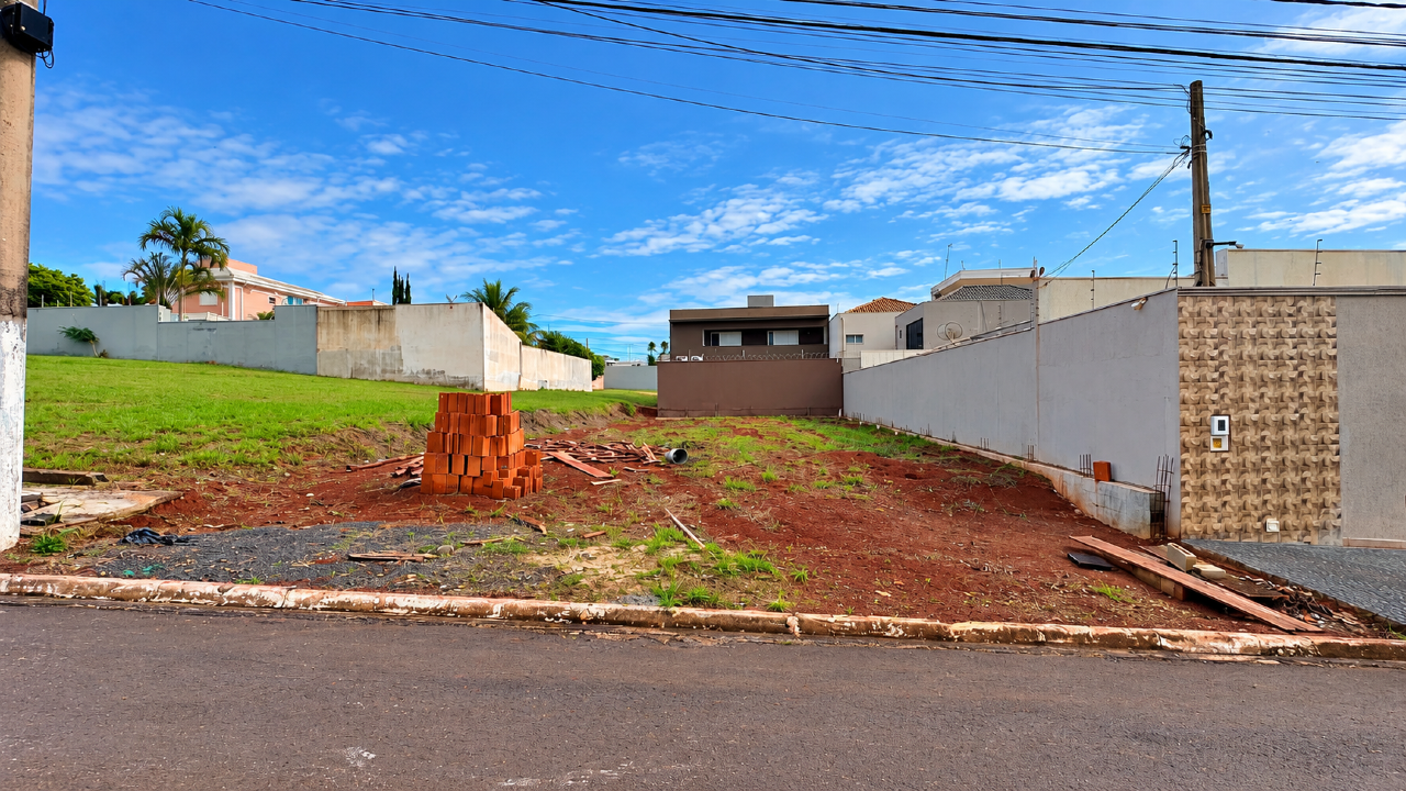 Lote à venda no Jardim Bothânico: 