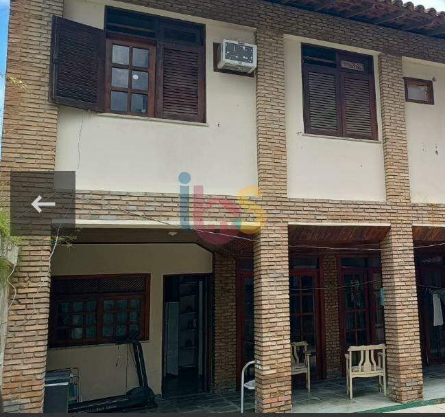 Casa à venda com 3 quartos, 250m² - Foto 2