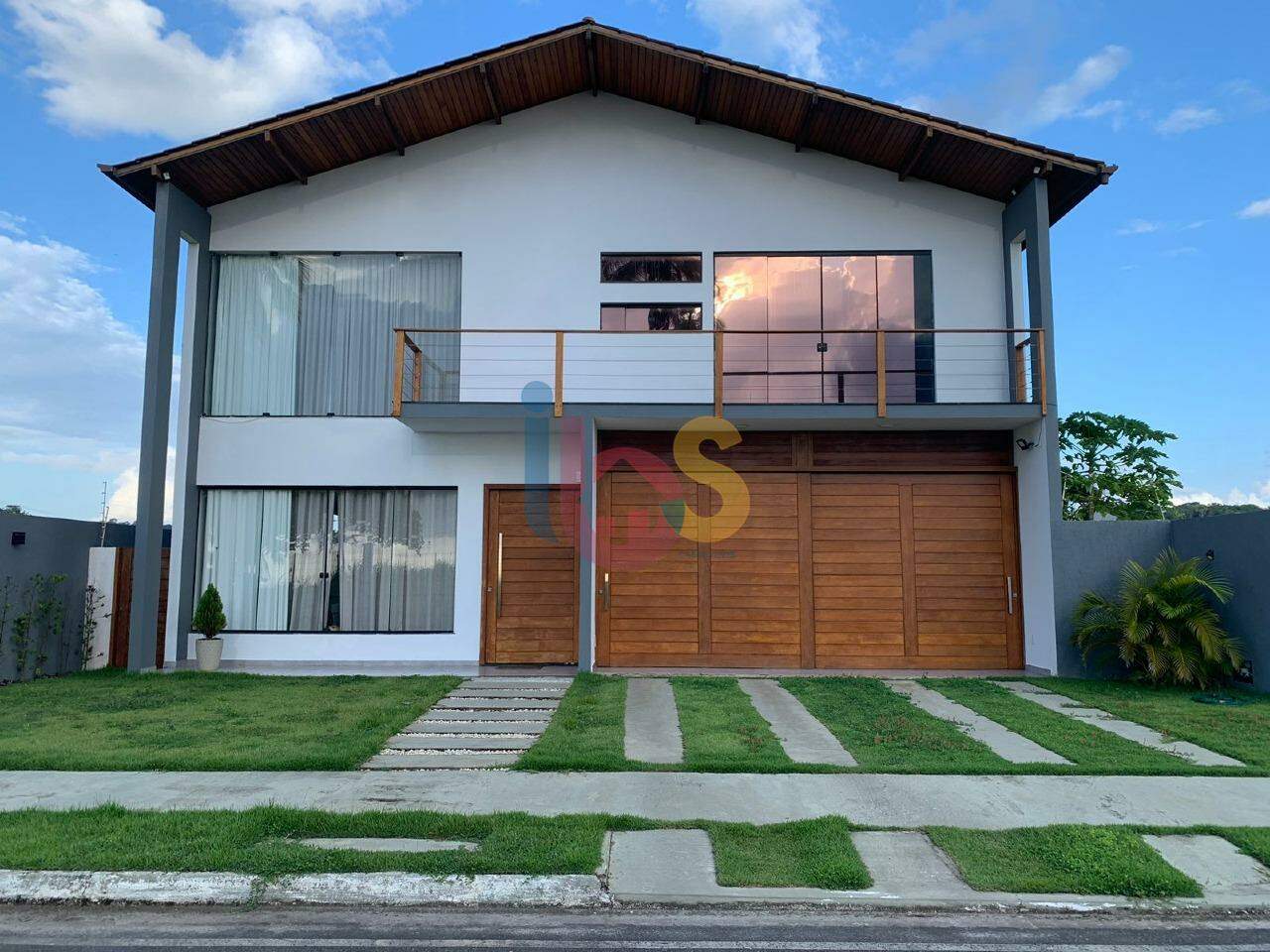 Casa à venda com 4 quartos, 400m² - Foto 1