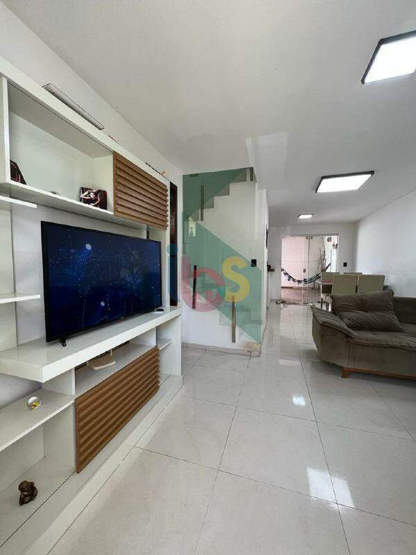 Casa à venda com 3 quartos, 170m² - Foto 2