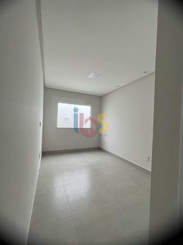 Casa à venda com 2 quartos, 170m² - Foto 9