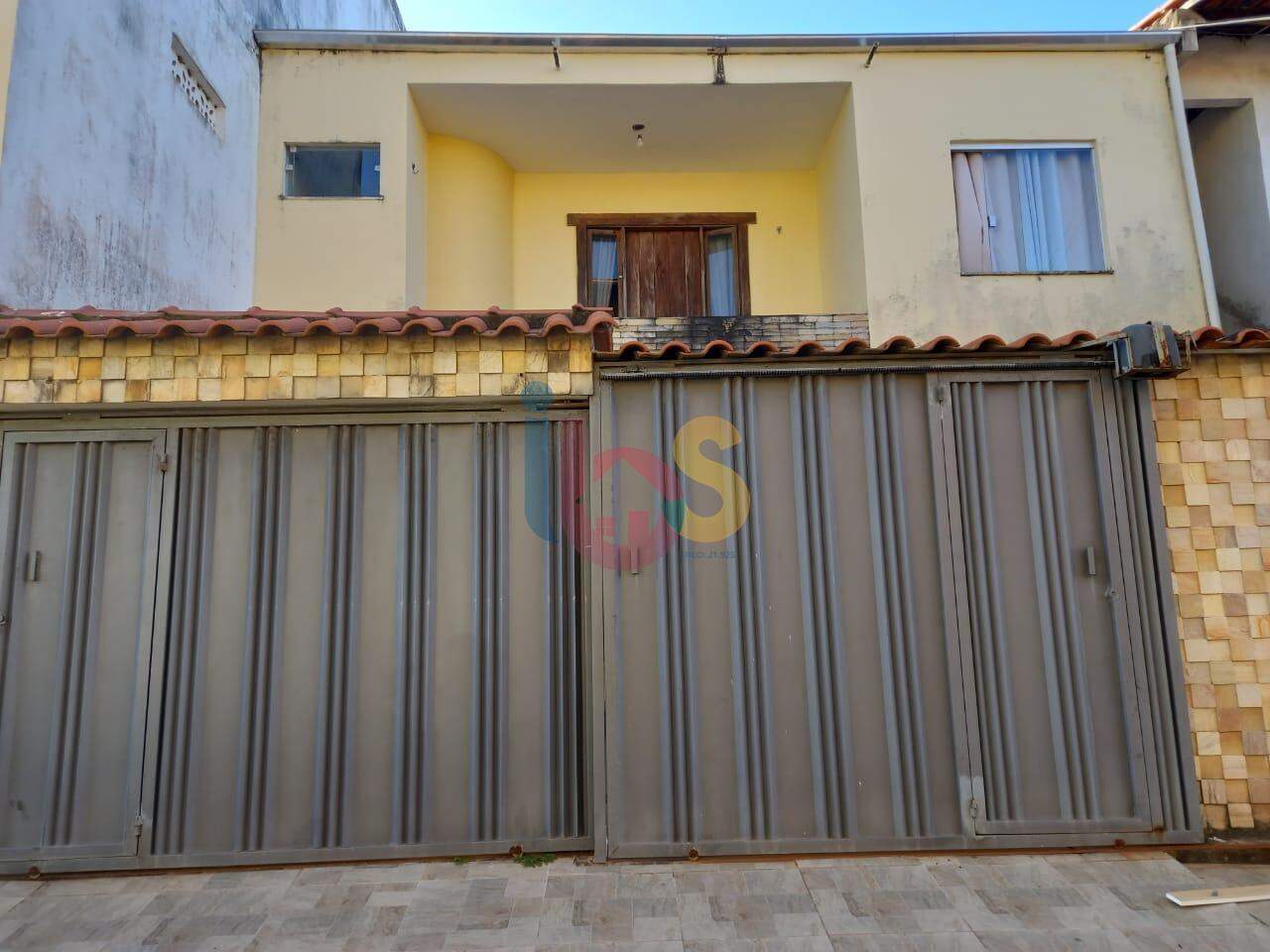 Casa à venda com 5 quartos, 180m² - Foto 1