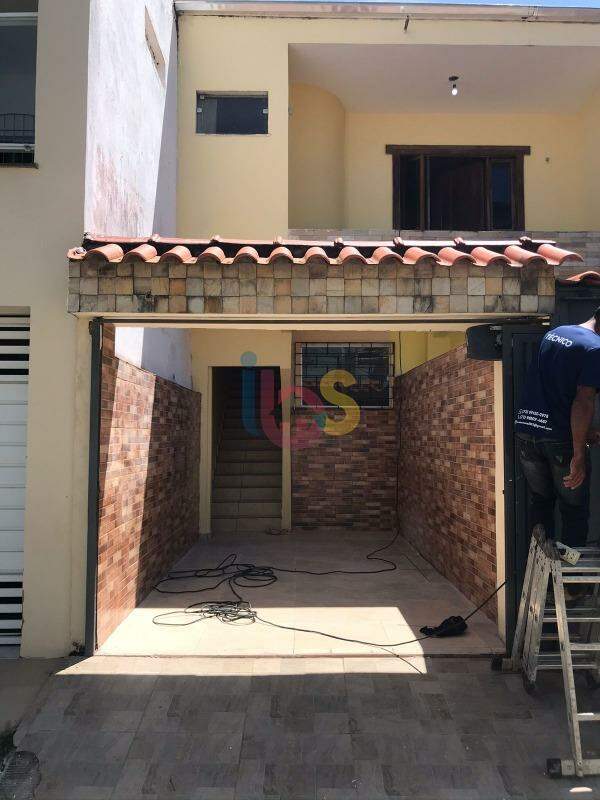 Casa à venda com 5 quartos, 180m² - Foto 4