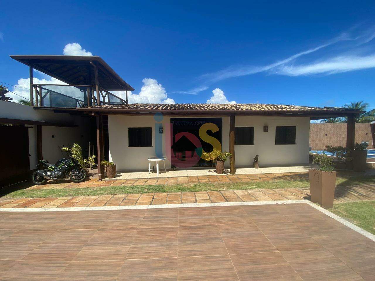 Casa à venda com 6 quartos, 300m² - Foto 2