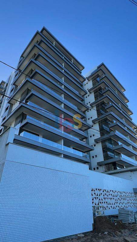 Apartamento à venda com 3 quartos, 134m² - Foto 4