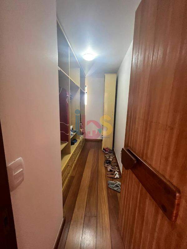 Casa à venda com 4 quartos, 345m² - Foto 10