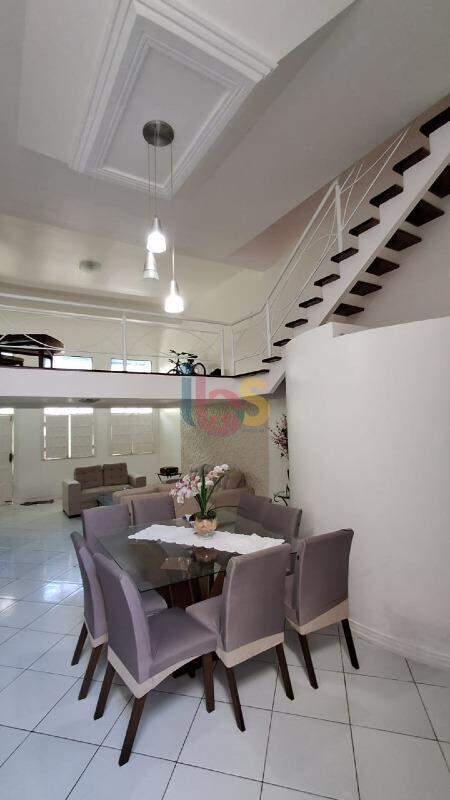 Casa à venda com 3 quartos, 194m² - Foto 5