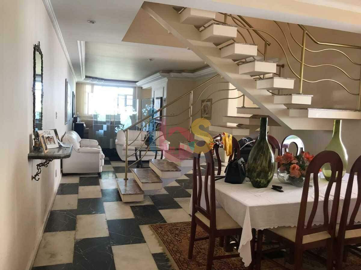 Casa para alugar com 5 quartos, 485m² - Foto 1