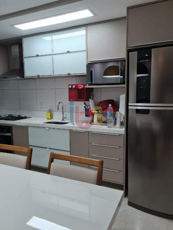 Apartamento à venda com 2 quartos, 70m² - Foto 10