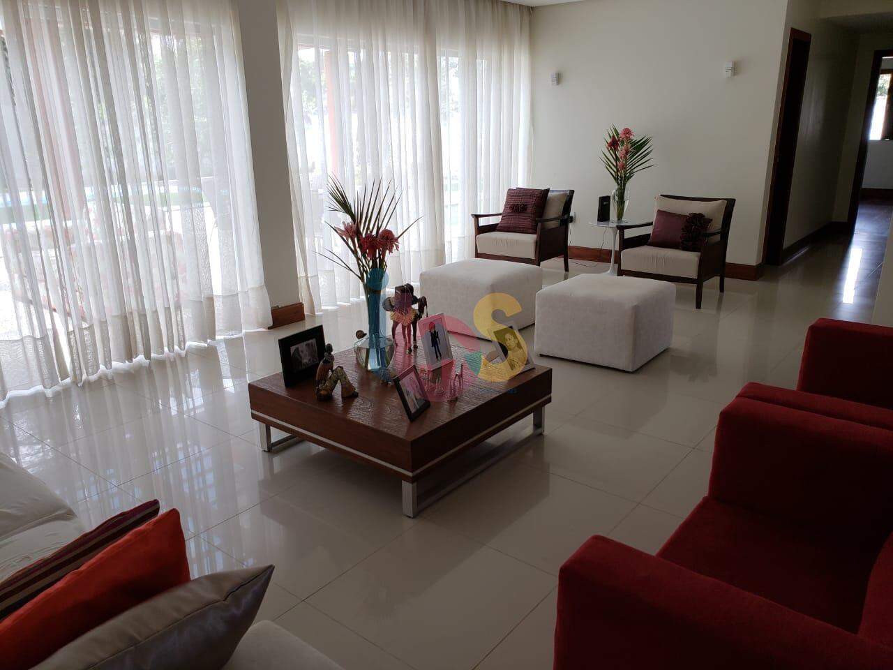 Casa para alugar com 4 quartos, 550m² - Foto 1
