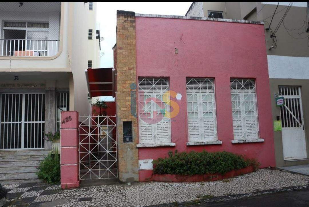 Casa à venda com 6 quartos, 300m² - Foto 1