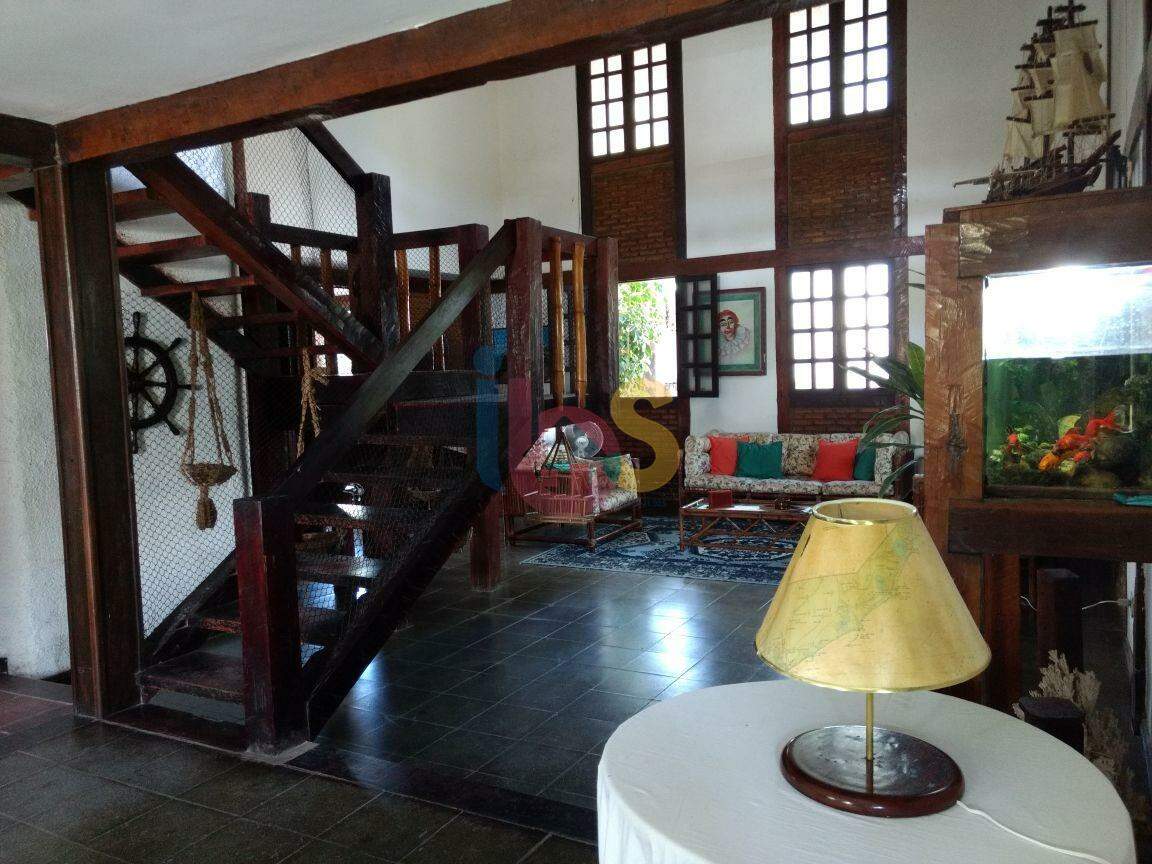 Casa à venda com 6 quartos, 300m² - Foto 16