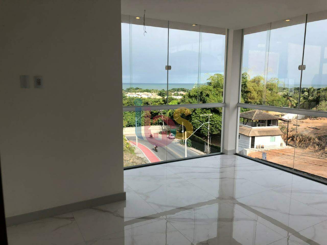 Casa à venda com 3 quartos, 129m² - Foto 1