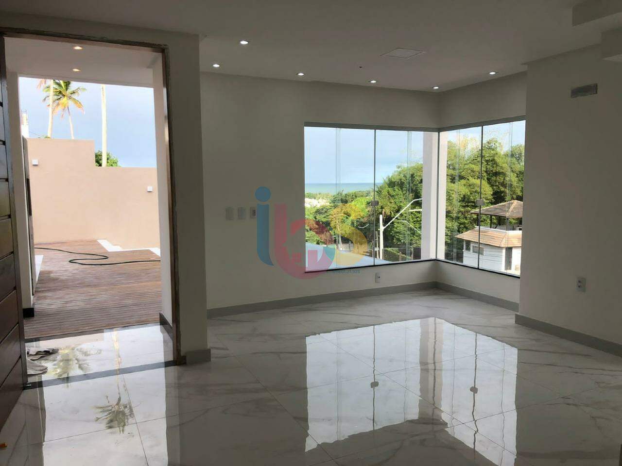 Casa à venda com 3 quartos, 129m² - Foto 2