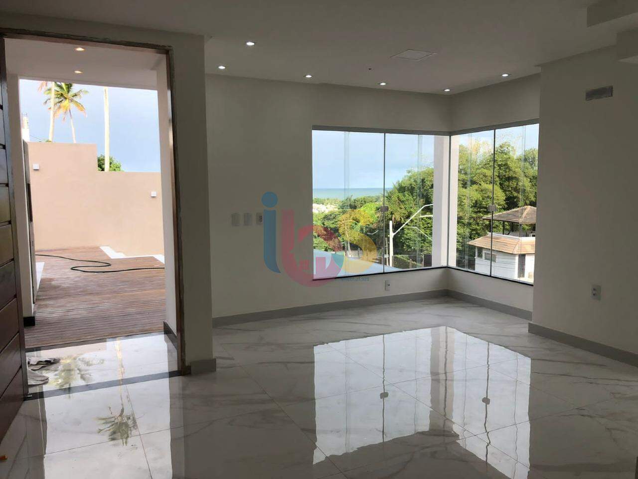 Casa à venda com 3 quartos, 129m² - Foto 2