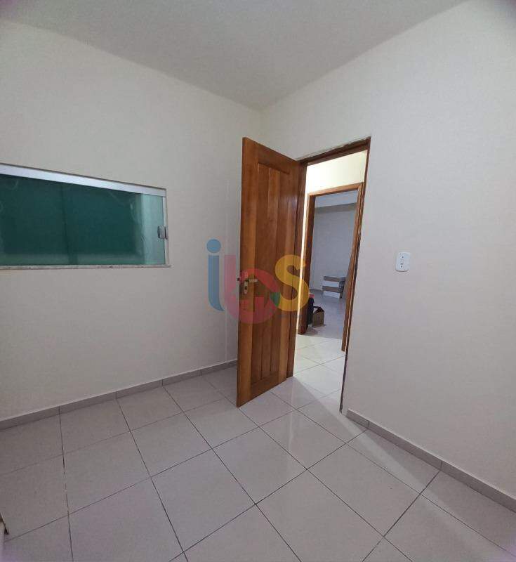 Casa à venda com 6 quartos, 200m² - Foto 3