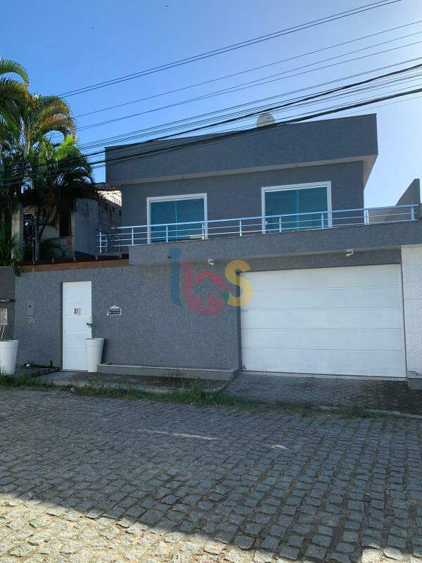 Casa à venda com 4 quartos, 200m² - Foto 1