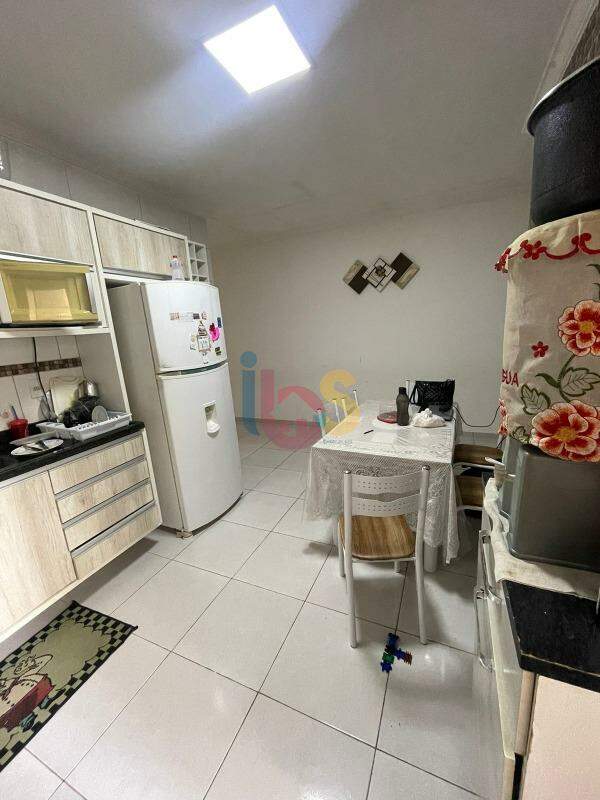 Casa à venda com 3 quartos, 200m² - Foto 8