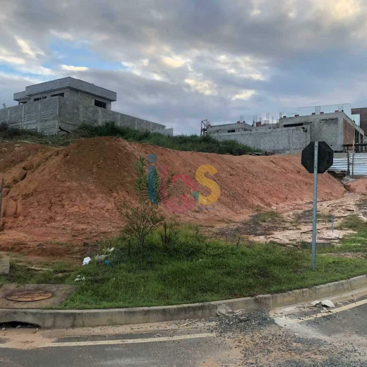 Terreno à venda com 1 quarto, 592m² - Foto 7