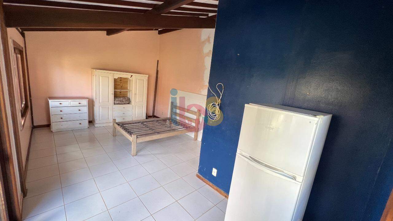 Casa à venda com 4 quartos, 250m² - Foto 15