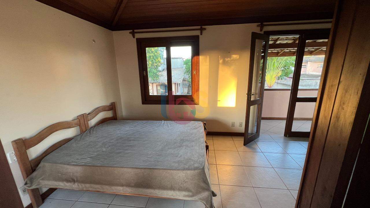 Casa à venda com 4 quartos, 250m² - Foto 11