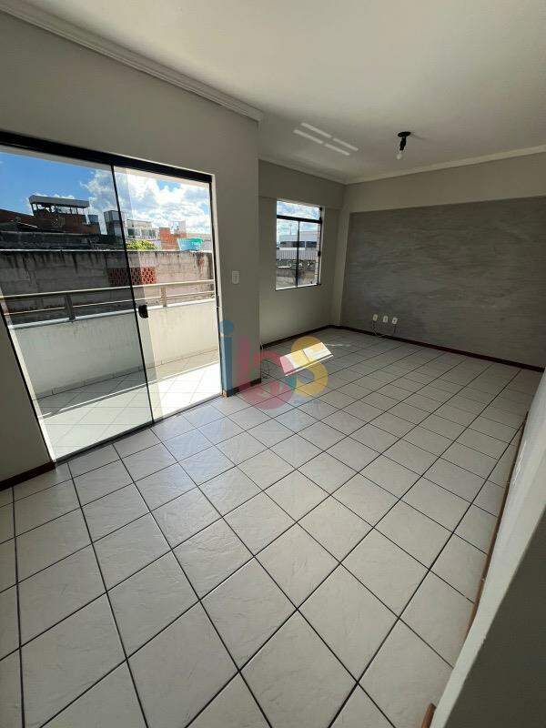 Apartamento à venda com 2 quartos, 77m² - Foto 2