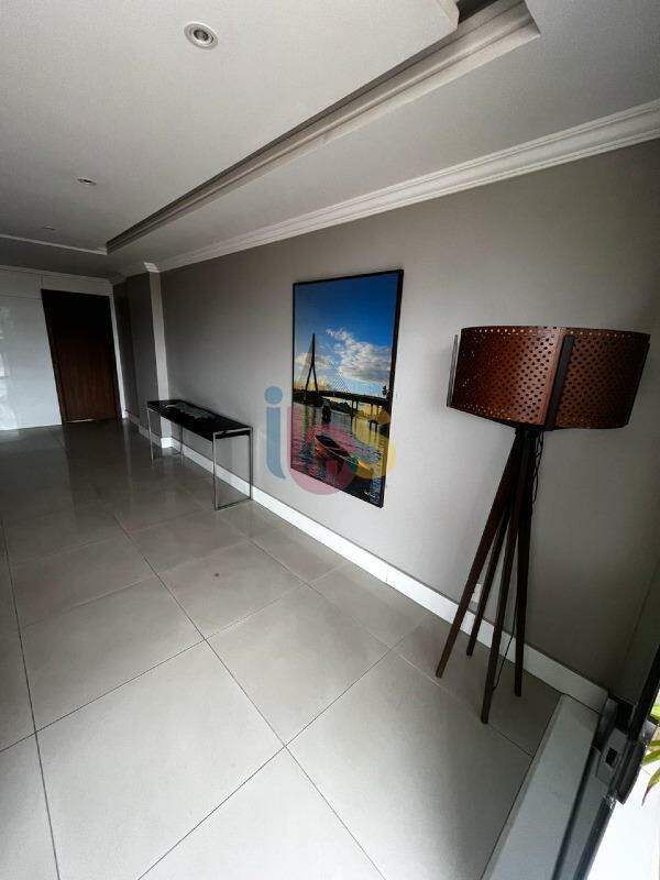 Apartamento à venda com 2 quartos, 70m² - Foto 2