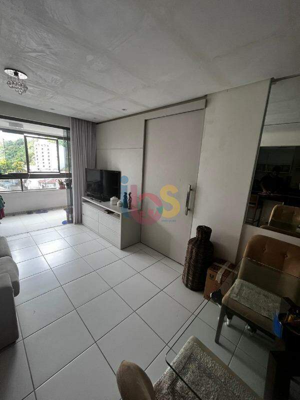 Apartamento à venda com 2 quartos, 70m² - Foto 4