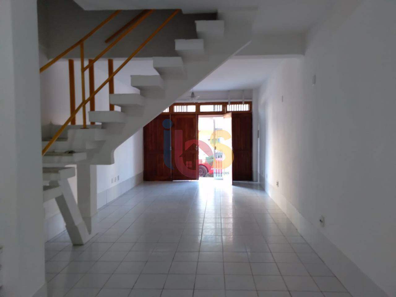 Casa à venda com 2 quartos, 97m² - Foto 1