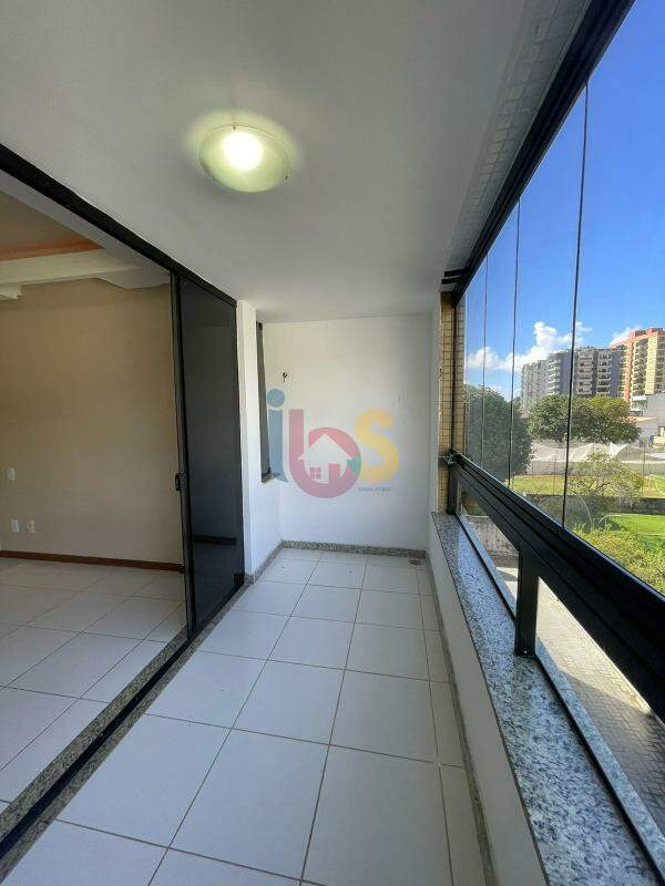 Apartamento à venda com 2 quartos, 70m² - Foto 2