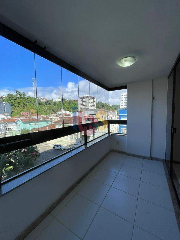 Apartamento à venda com 2 quartos, 70m² - Foto 3