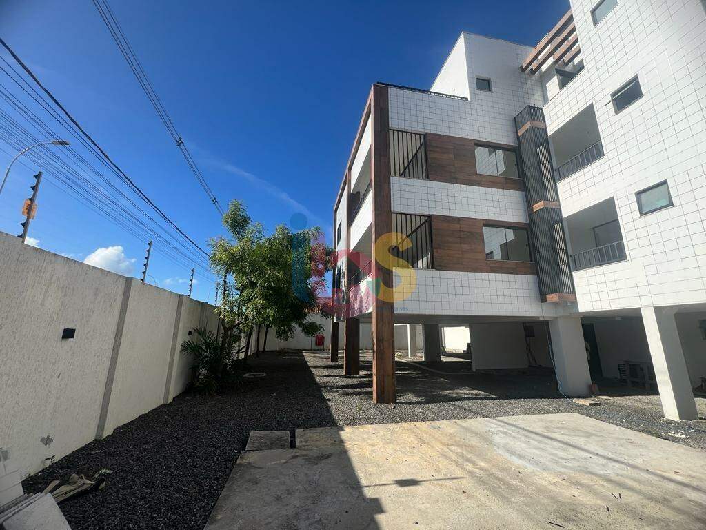 Apartamento à venda com 3 quartos, 128m² - Foto 2