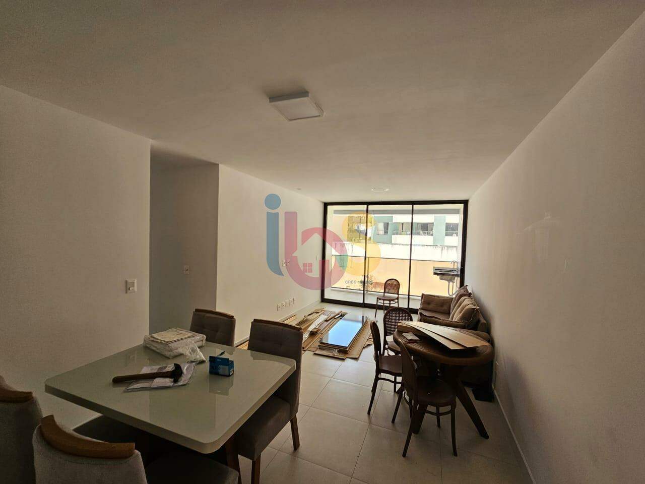 Apartamento à venda com 3 quartos, 105m² - Foto 2