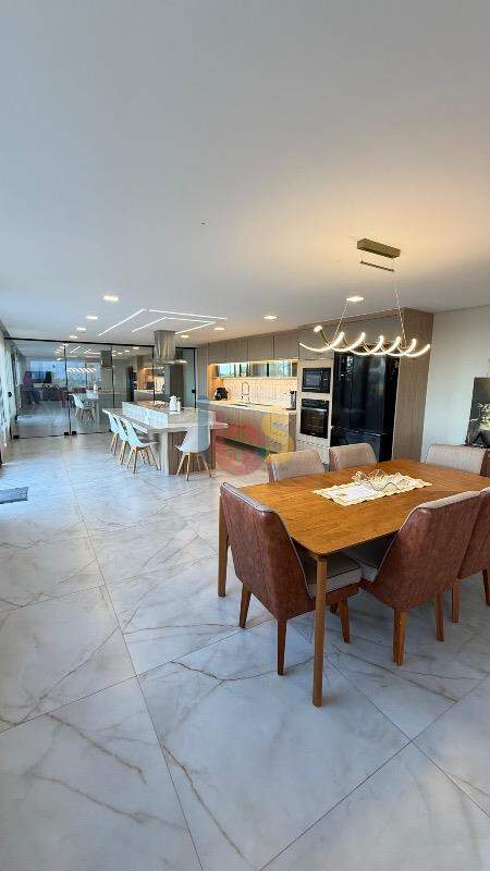 Casa à venda com 5 quartos, 300m² - Foto 15