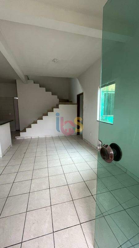 Casa à venda com 3 quartos, 110m² - Foto 2