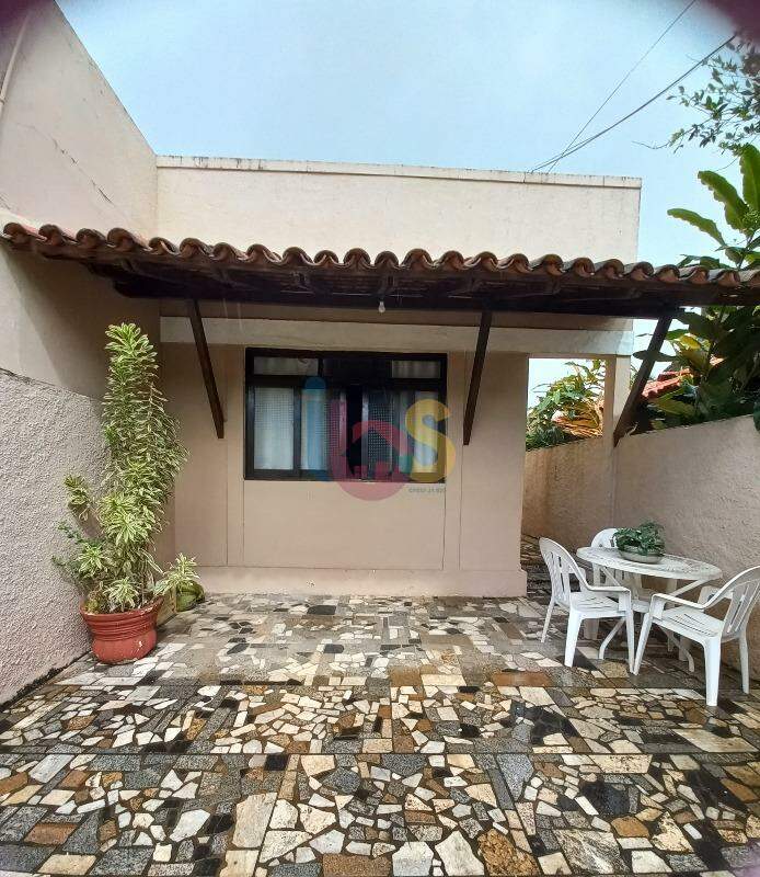 Casa à venda com 3 quartos, 175m² - Foto 1