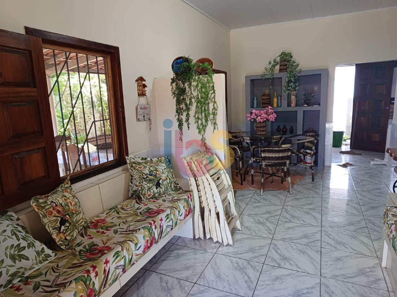 Casa à venda com 2 quartos, 100m² - Foto 1