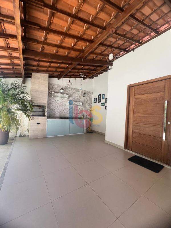 Casa à venda com 3 quartos, 142m² - Foto 1