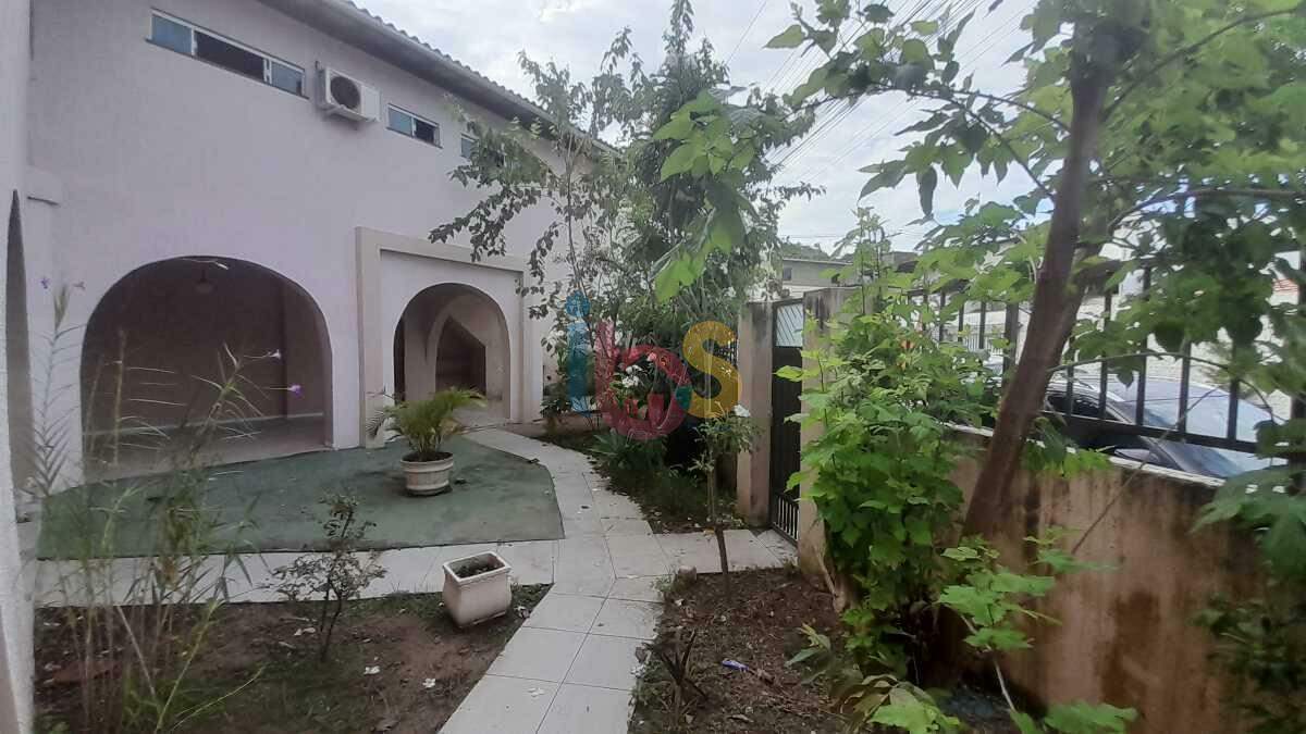 Casa à venda com 4 quartos, 336m² - Foto 6