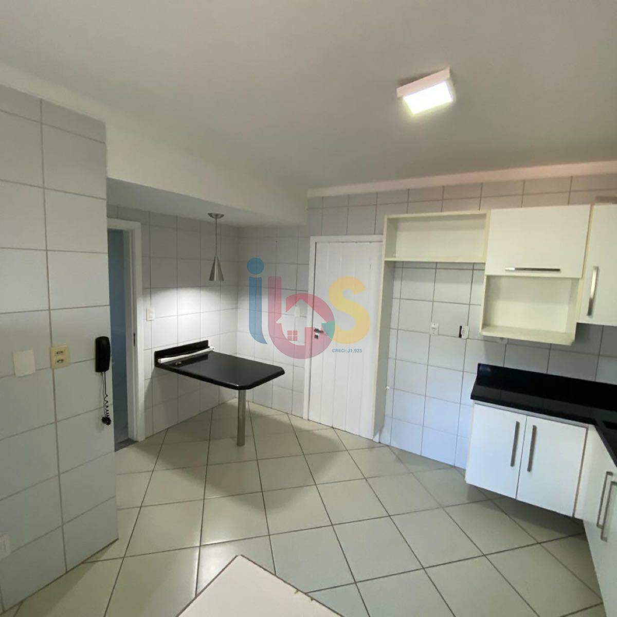 Apartamento à venda com 3 quartos, 110m² - Foto 2