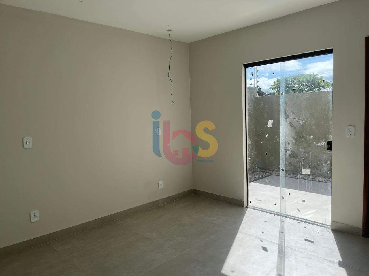 Casa à venda com 3 quartos, 100m² - Foto 4