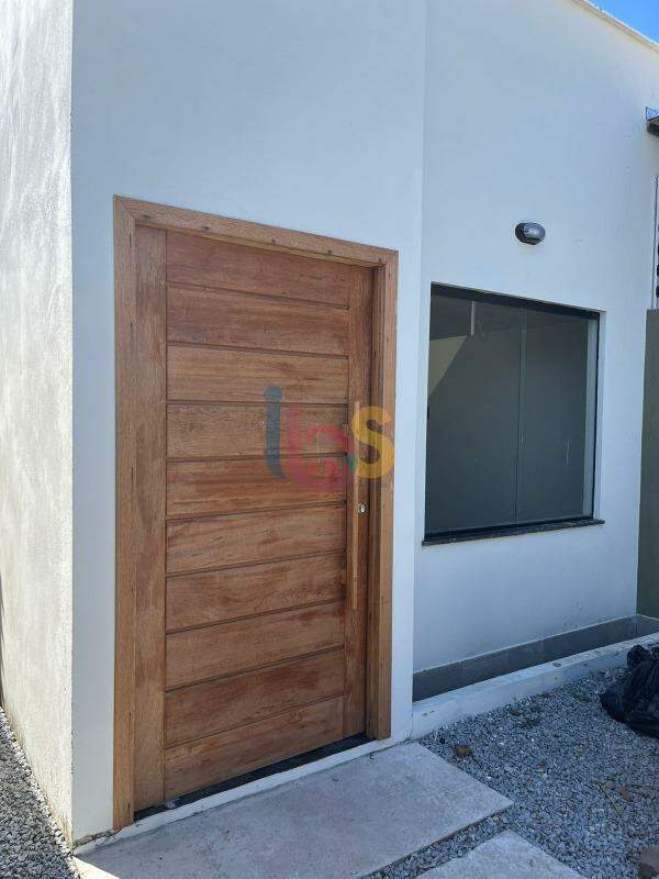 Casa à venda com 3 quartos, 100m² - Foto 2