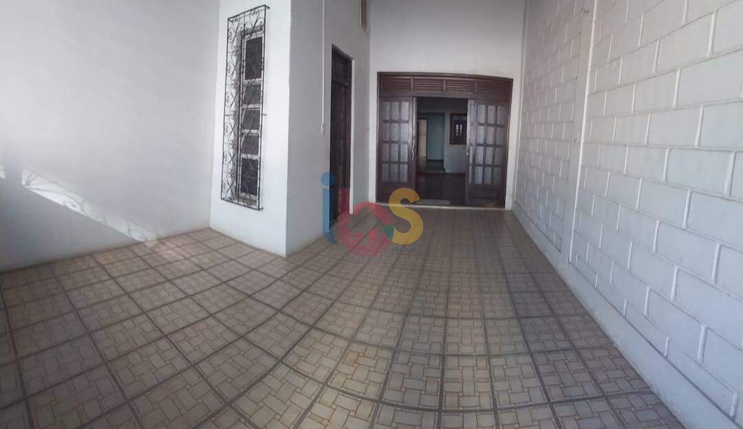 Casa à venda com 4 quartos, 110m² - Foto 2