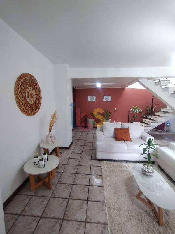 Casa, 4 quartos, 168 m² - Foto 1
