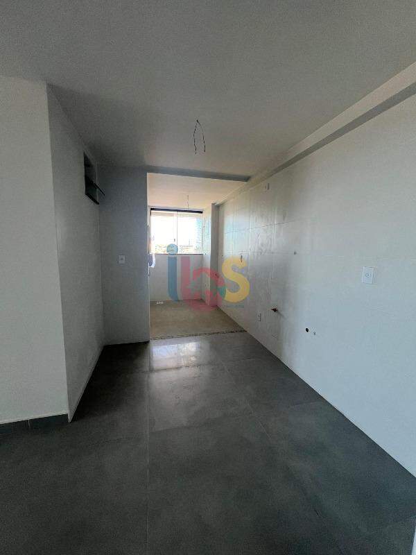 Apartamento à venda com 3 quartos, 91m² - Foto 2