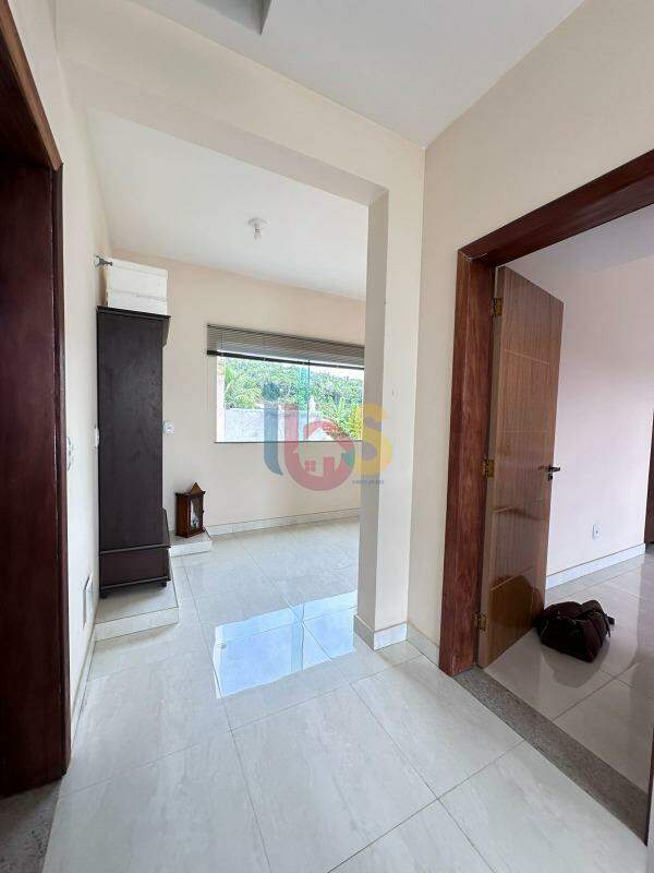 Casa à venda com 5 quartos, 280m² - Foto 9