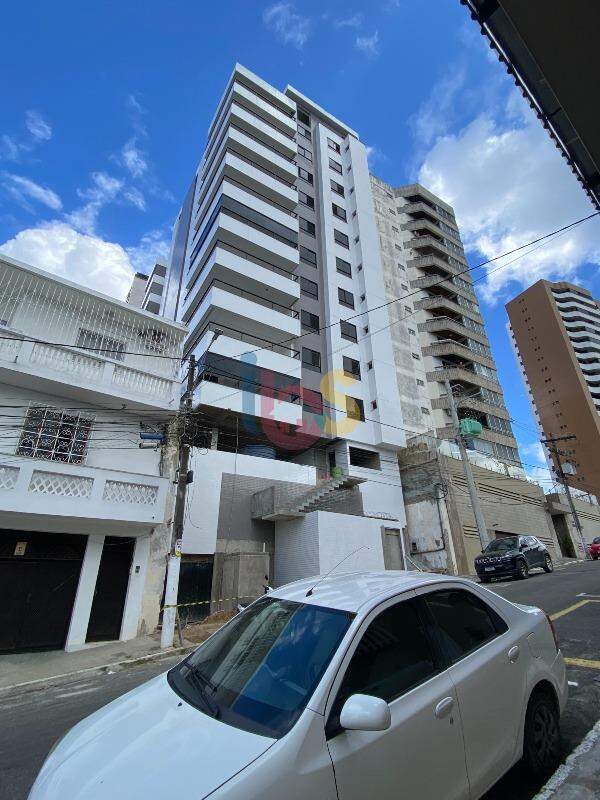 Apartamento à venda com 3 quartos, 141m² - Foto 2