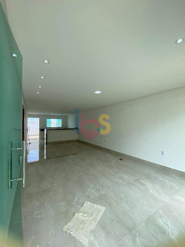 Casa à venda com 2 quartos, 178m² - Foto 1