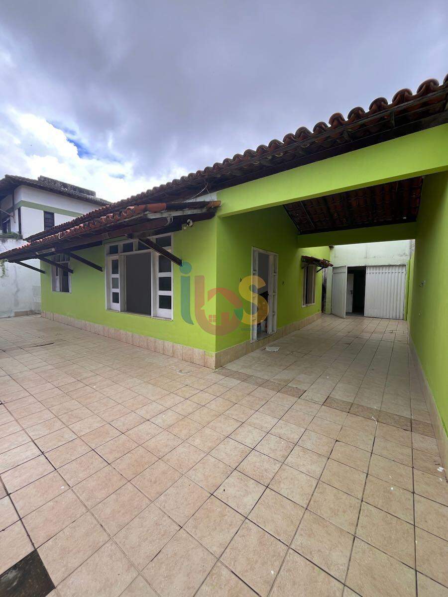 Casa à venda com 3 quartos, 300m² - Foto 1