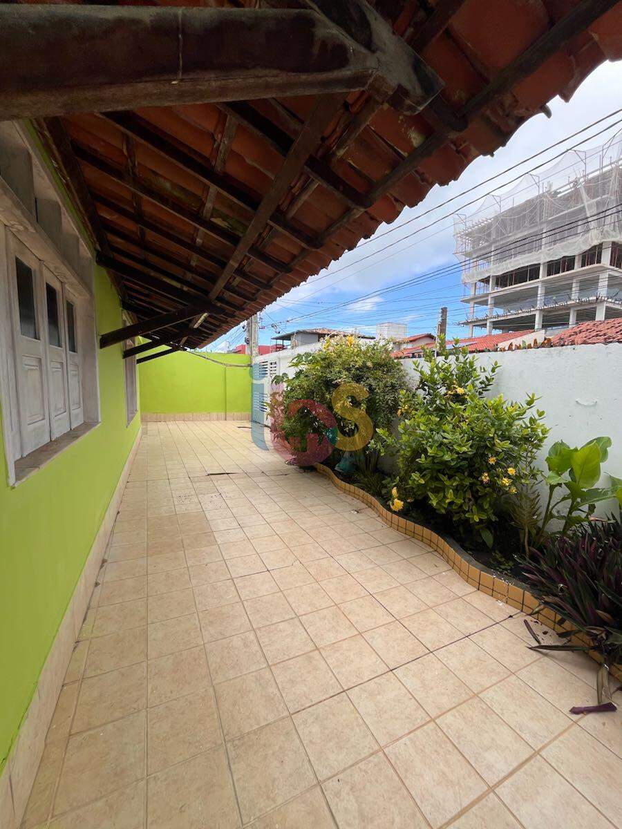 Casa à venda com 3 quartos, 300m² - Foto 2